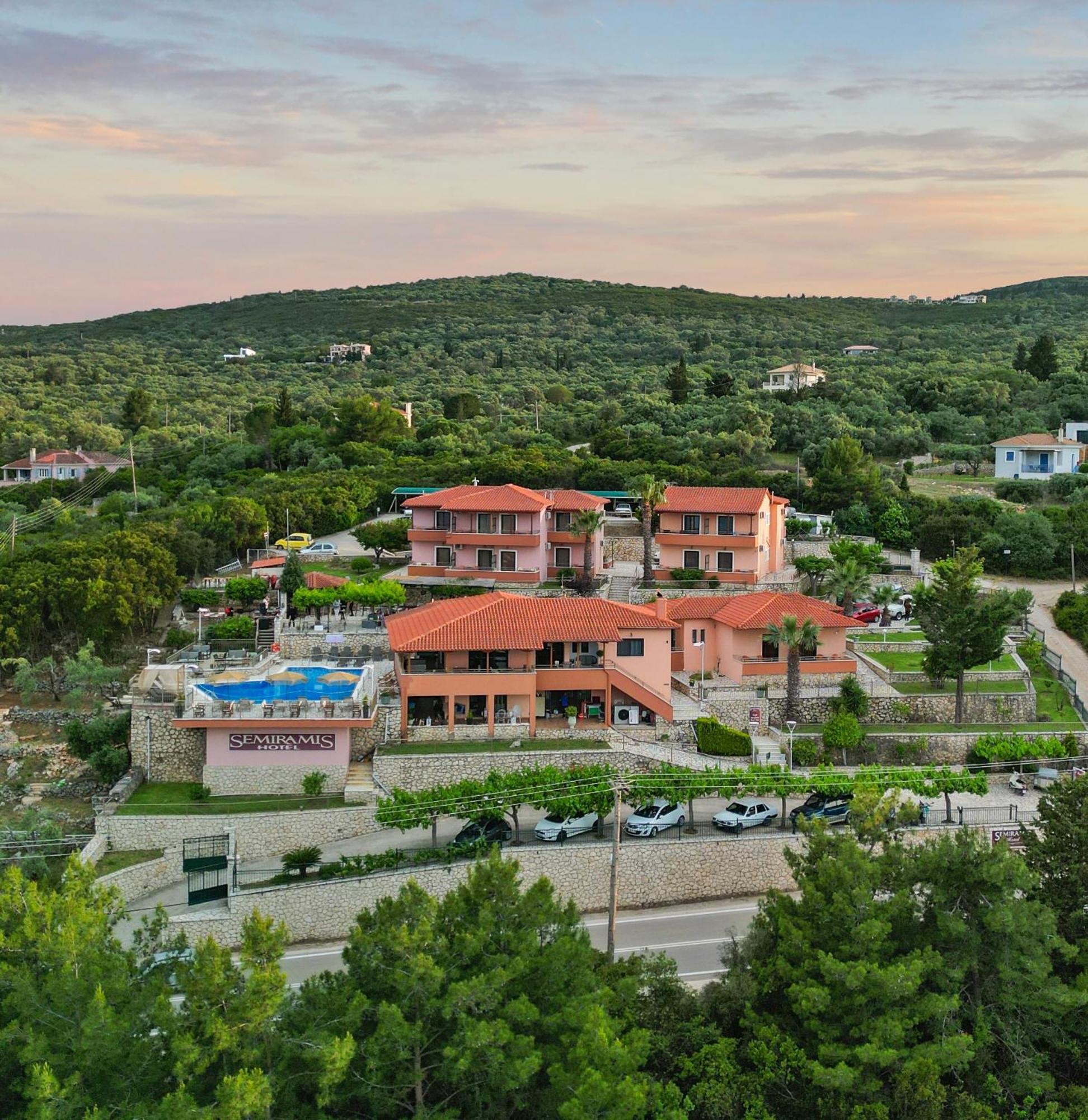 Semiramis Hotel Frínion Екстериор снимка