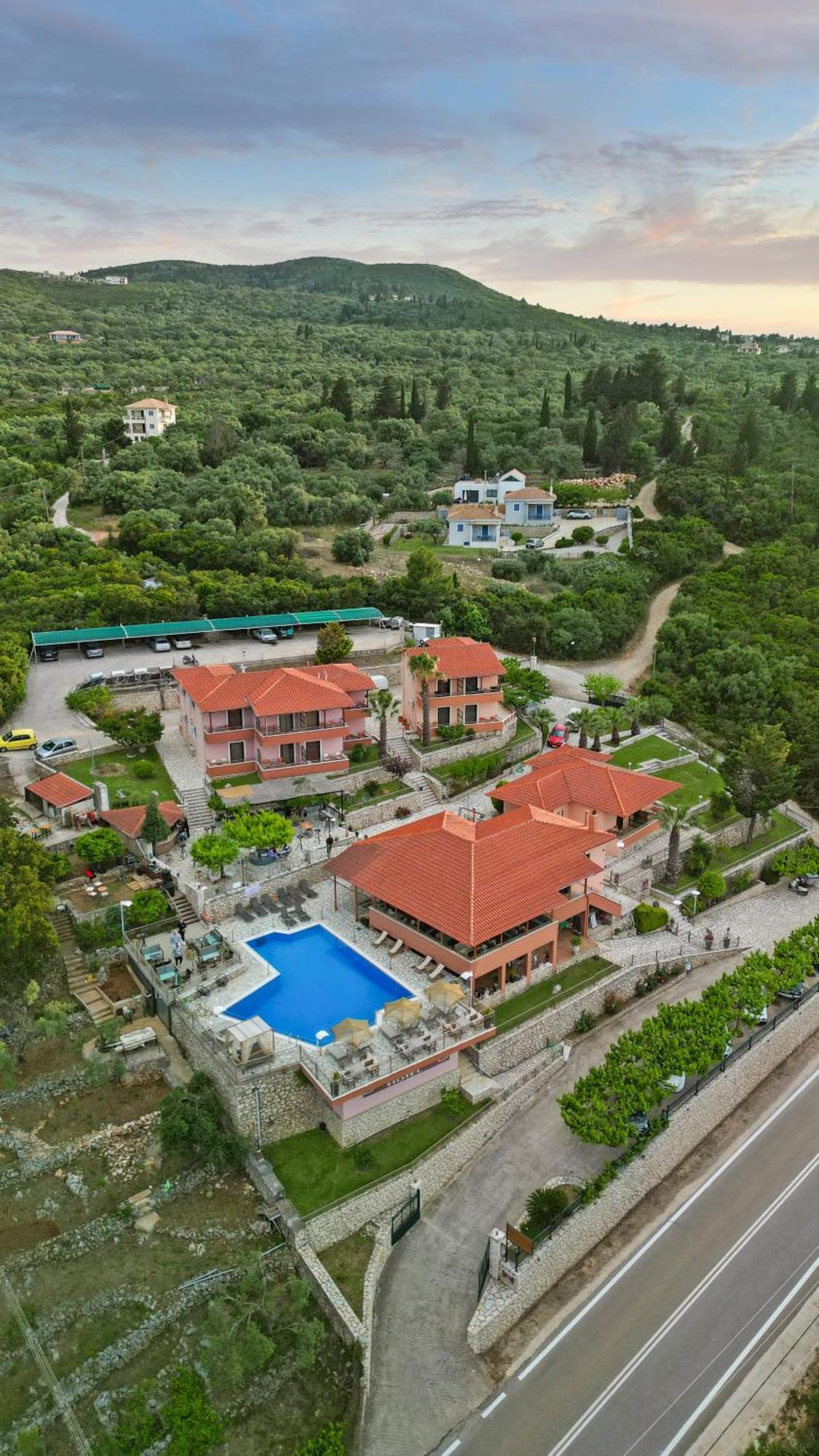 Semiramis Hotel Frínion Екстериор снимка