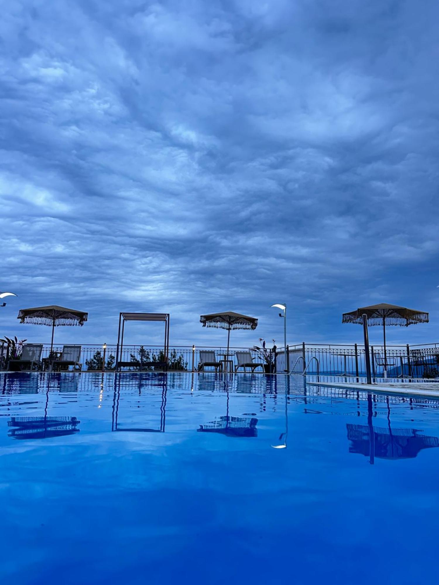 Semiramis Hotel Frínion Екстериор снимка